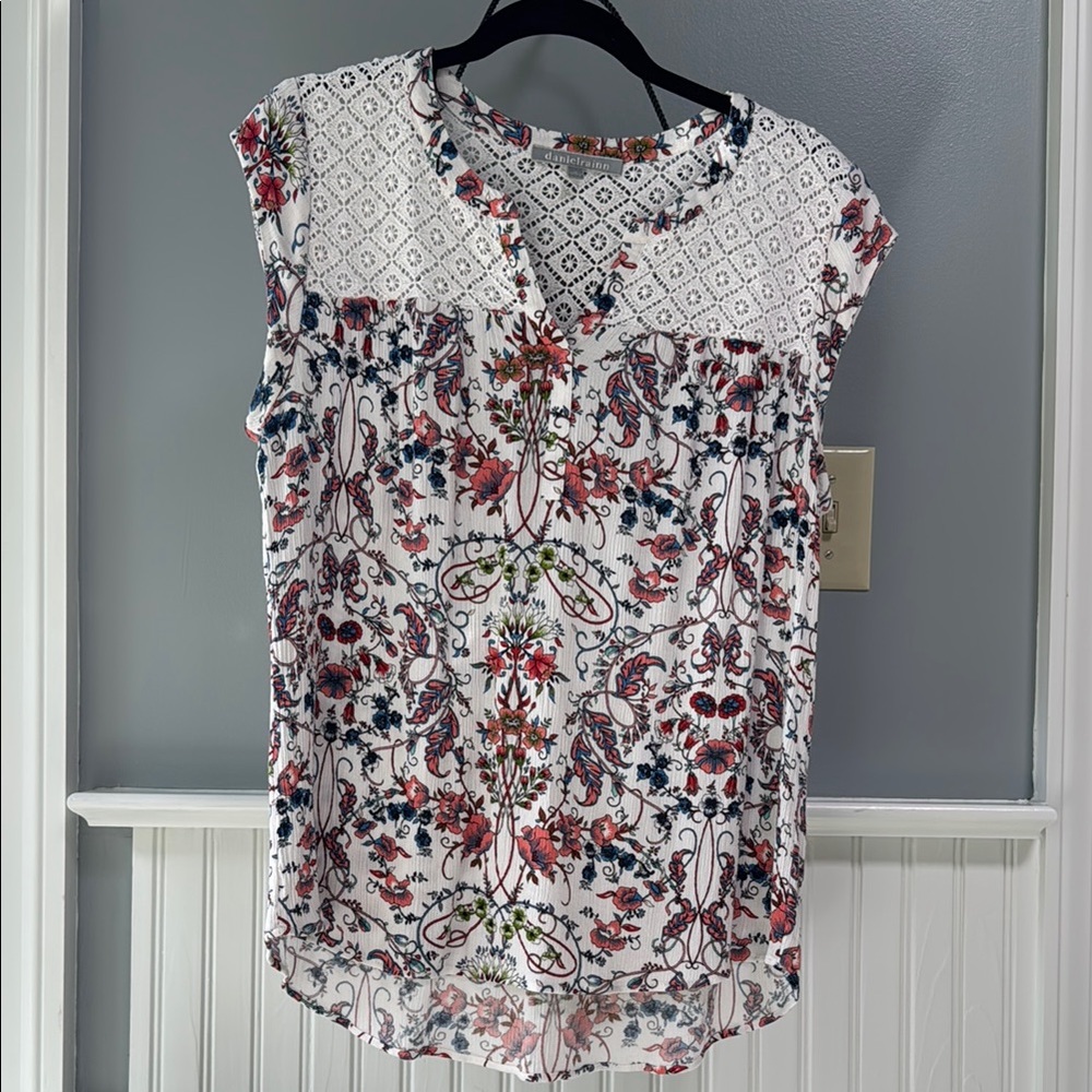 Daniel Rainn White and multi-colored Graphic Cap Sleeve Blouse